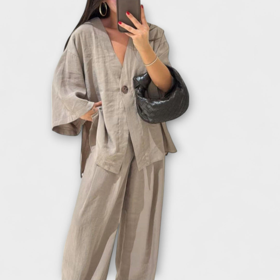 Jacqueline - Atsitiktinis V formos iškirpės topas ir kelnių duetas