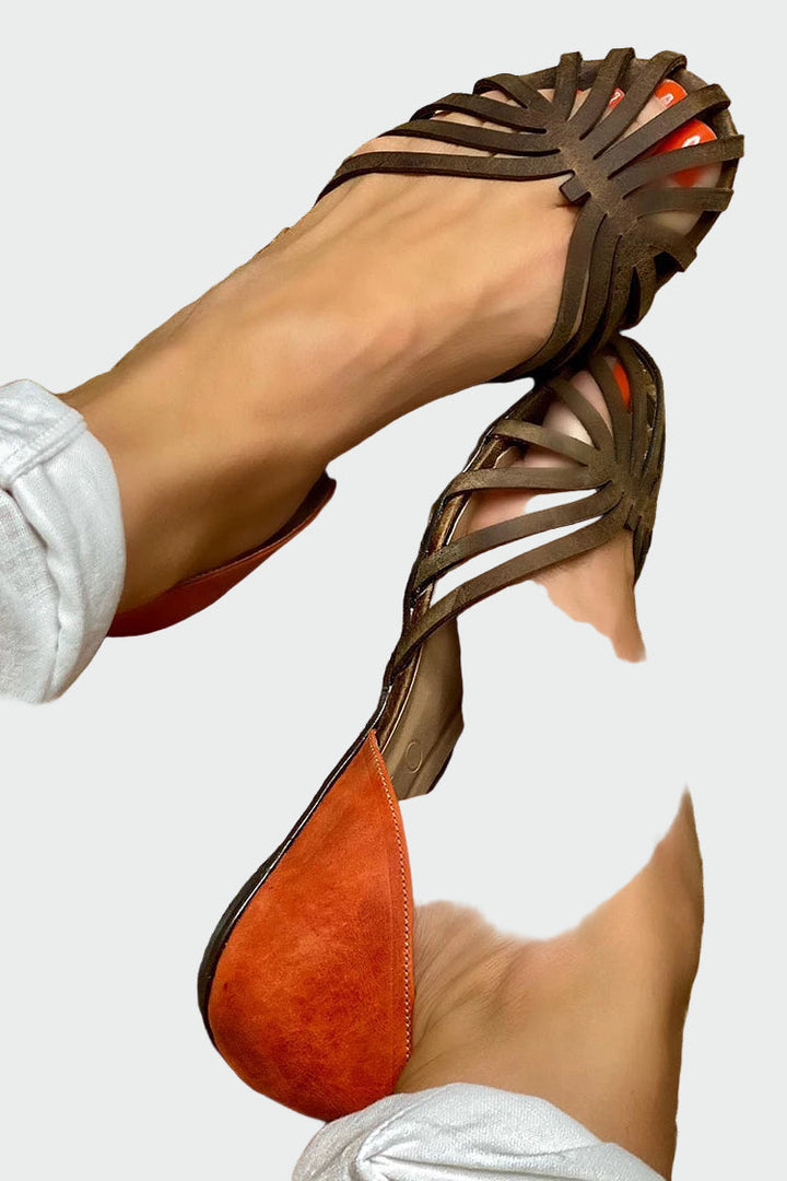 Sandalai su išpjovomis ir dviejų spalvų akcentu