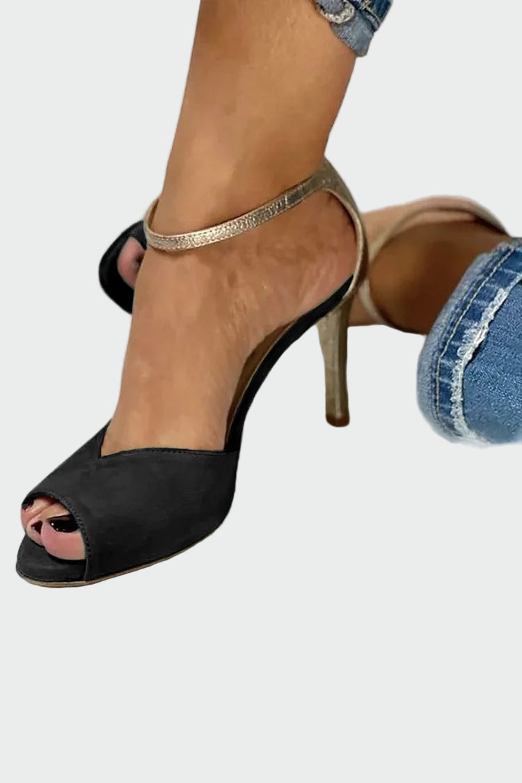 Stilingi sandalai su metaliniu dirželiu