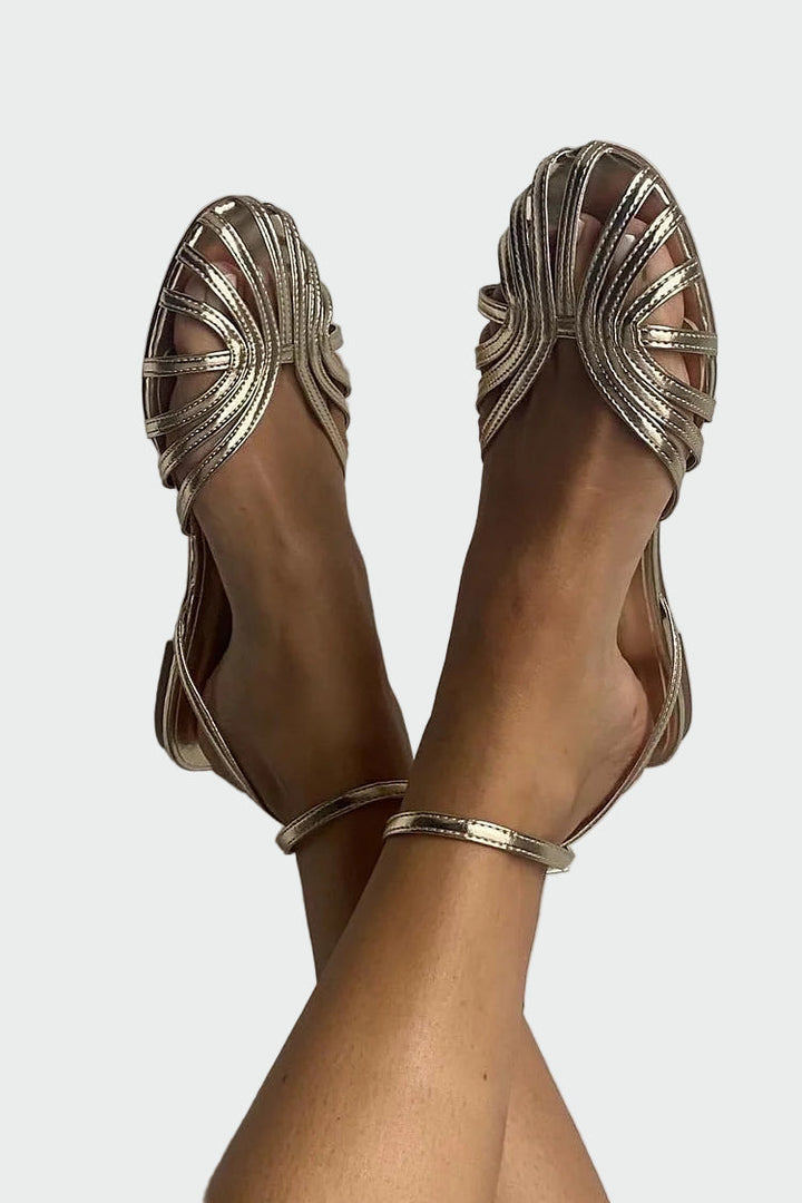 Plokšti sandalai su pintais dirželiais