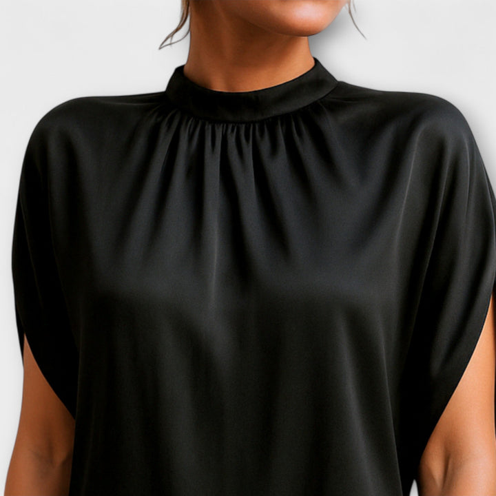 Jorja - Stilinga ir Prigludusi Suknelė