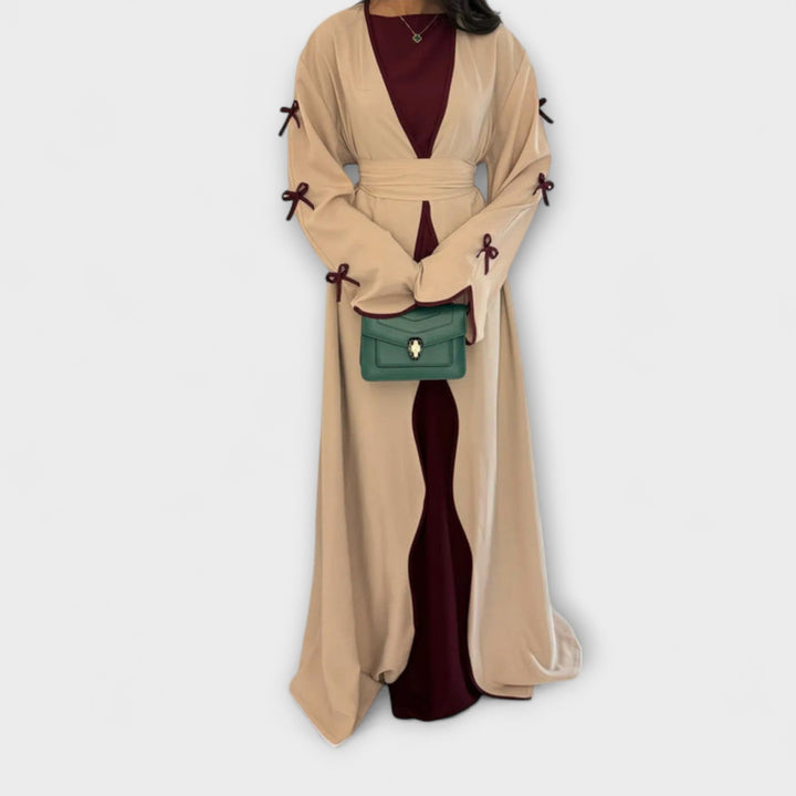 Stilingas Kardiganas ir Suknelė su Dryžuota Dekoracija