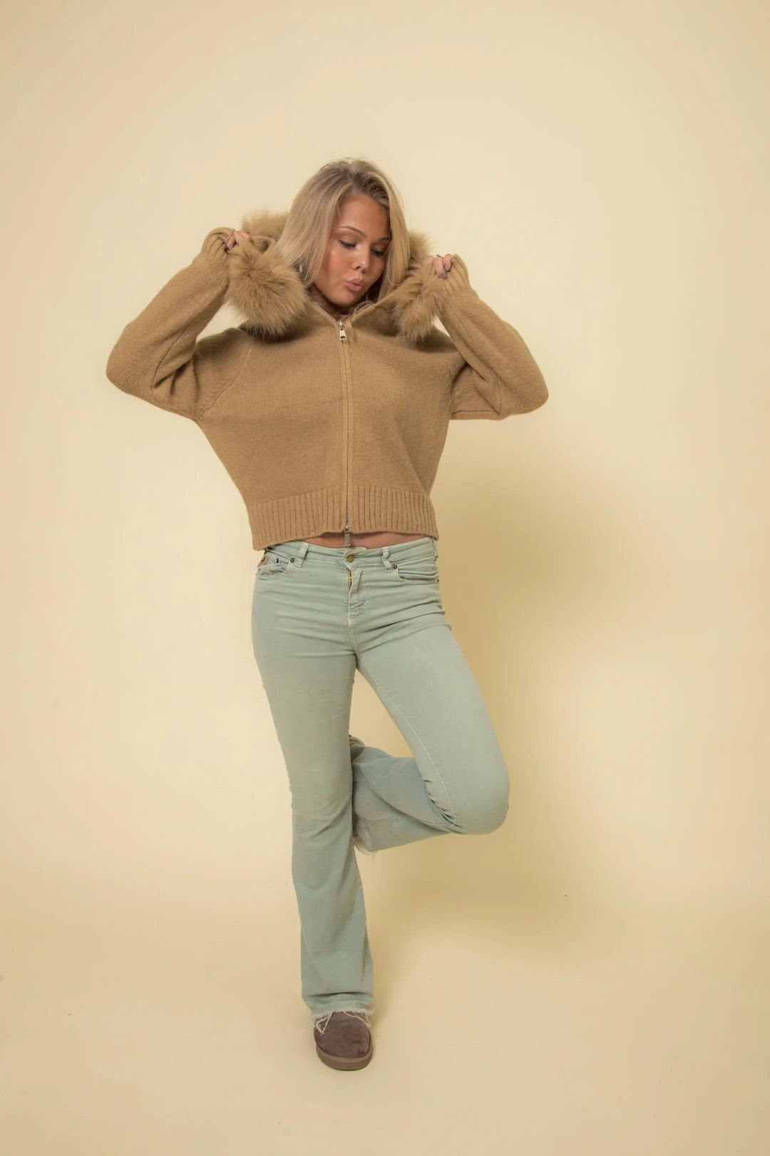 Anna - Liemenė iš dirbtinio kailio