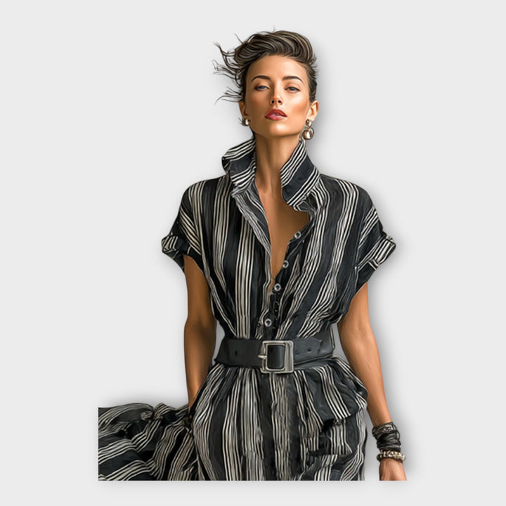 Ilga suknelė su elegantiška ir minimalistine estetika