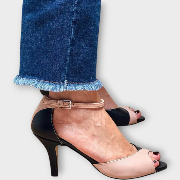 Batai su vidutiniu kulnu ir kulkšnies dirželiu