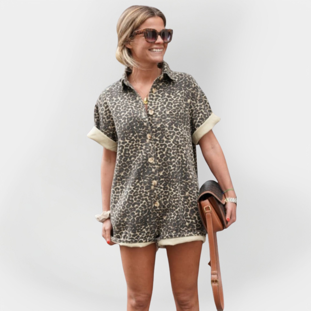 Leopardų raštuotas vizos kostiumas