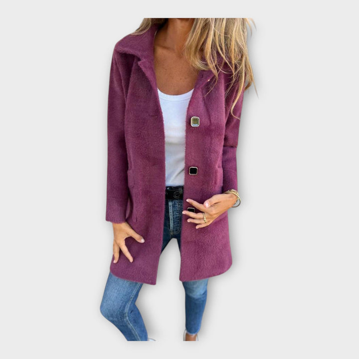 Aušrinė - Vilnonis paltas su elegantišku užsegimu