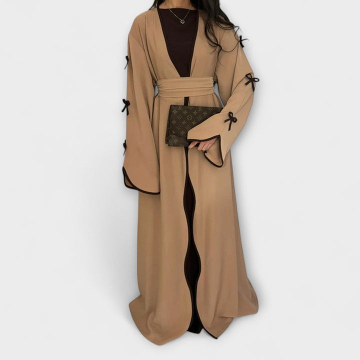 Stilingas Kardiganas ir Suknelė su Dryžuota Dekoracija