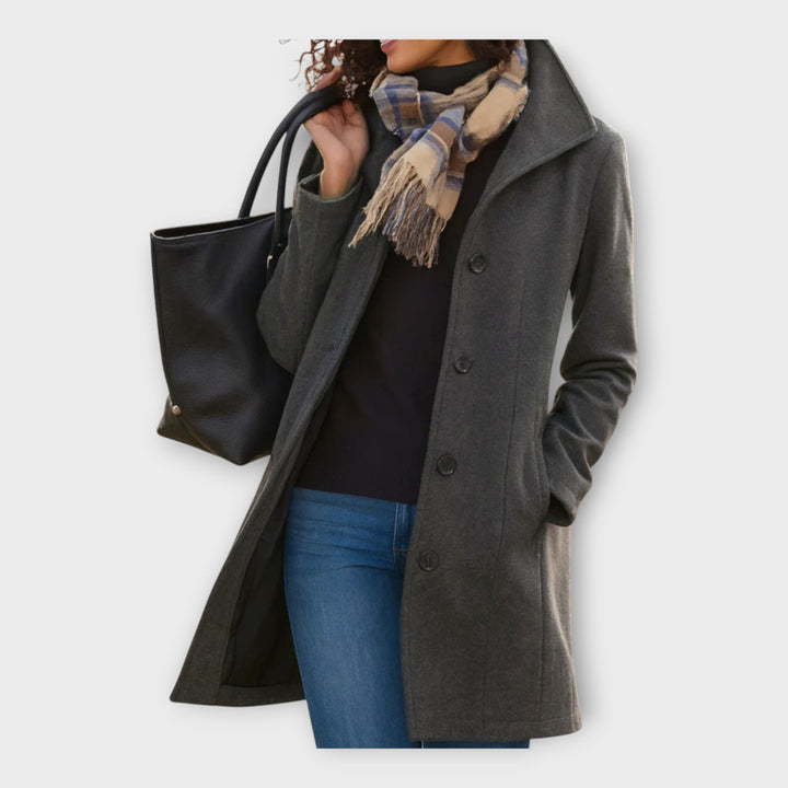 Elegantiškas vilnonis paltas su sagomis