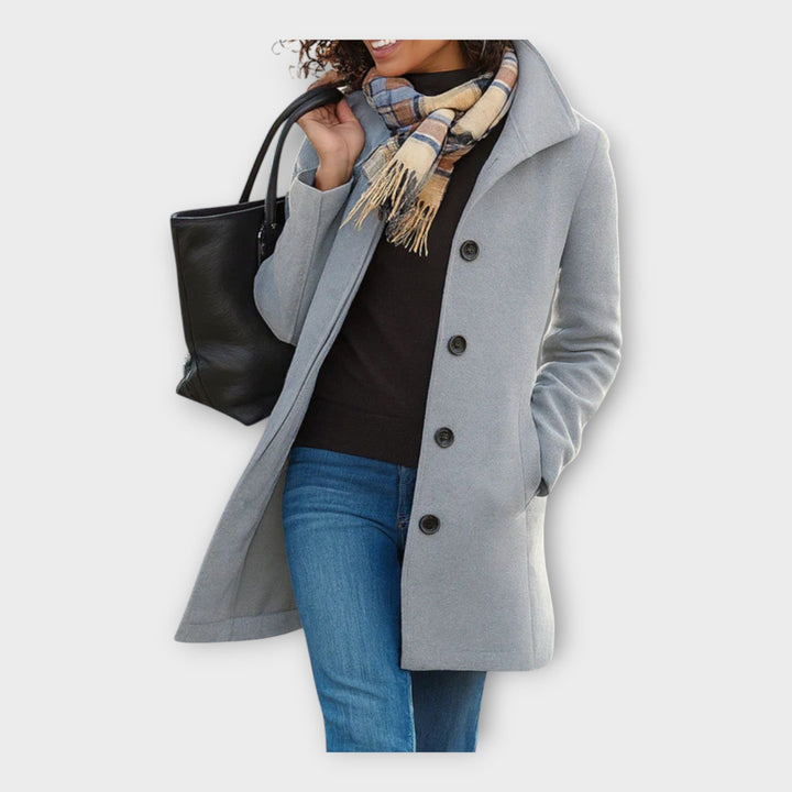 Elegantiškas vilnonis paltas su sagomis