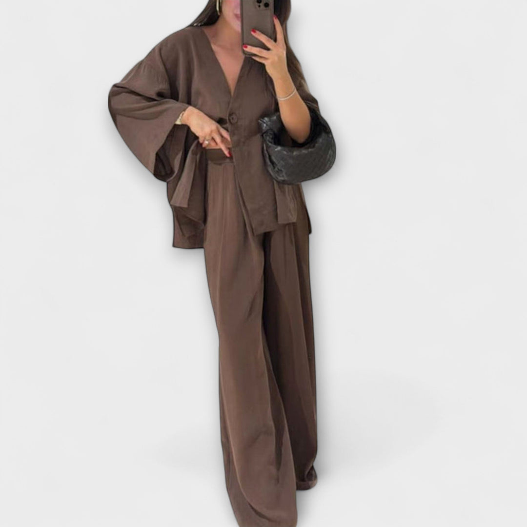 Jacqueline - Atsitiktinis V formos iškirpės topas ir kelnių duetas