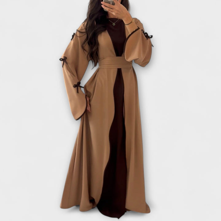 Stilingas Kardiganas ir Suknelė su Dryžuota Dekoracija