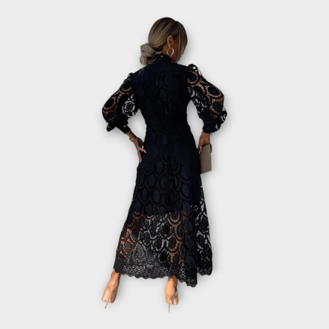 Išskirtinė nėriniuota suknelė su elegantišku dizainu