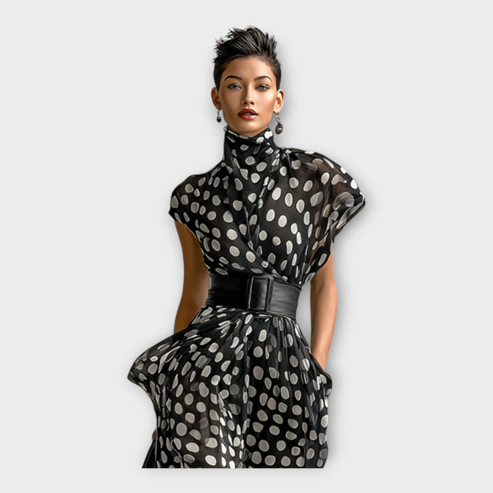 Ilga suknelė su elegantiška ir modernia estetika