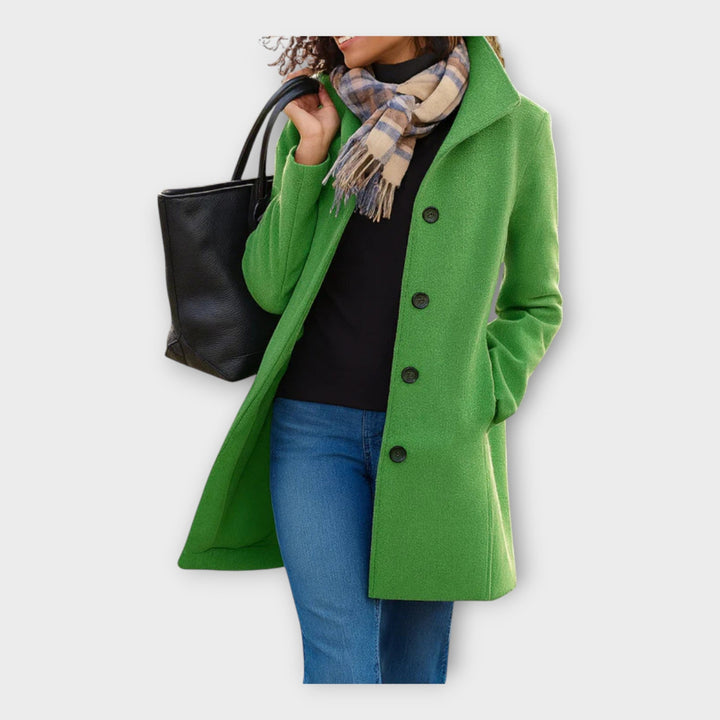 Elegantiškas vilnonis paltas su sagomis