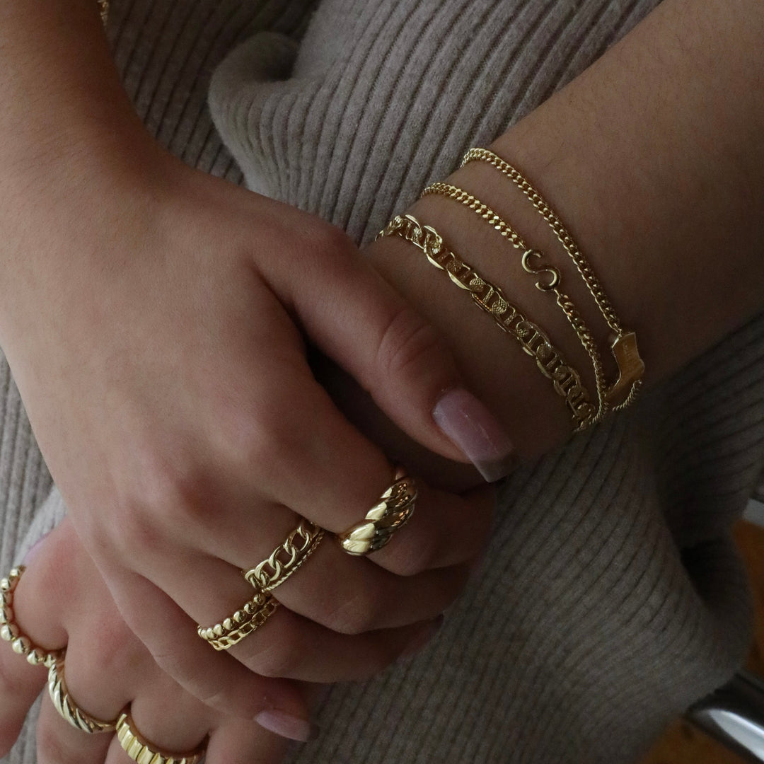 Žiedas su Grandinėle