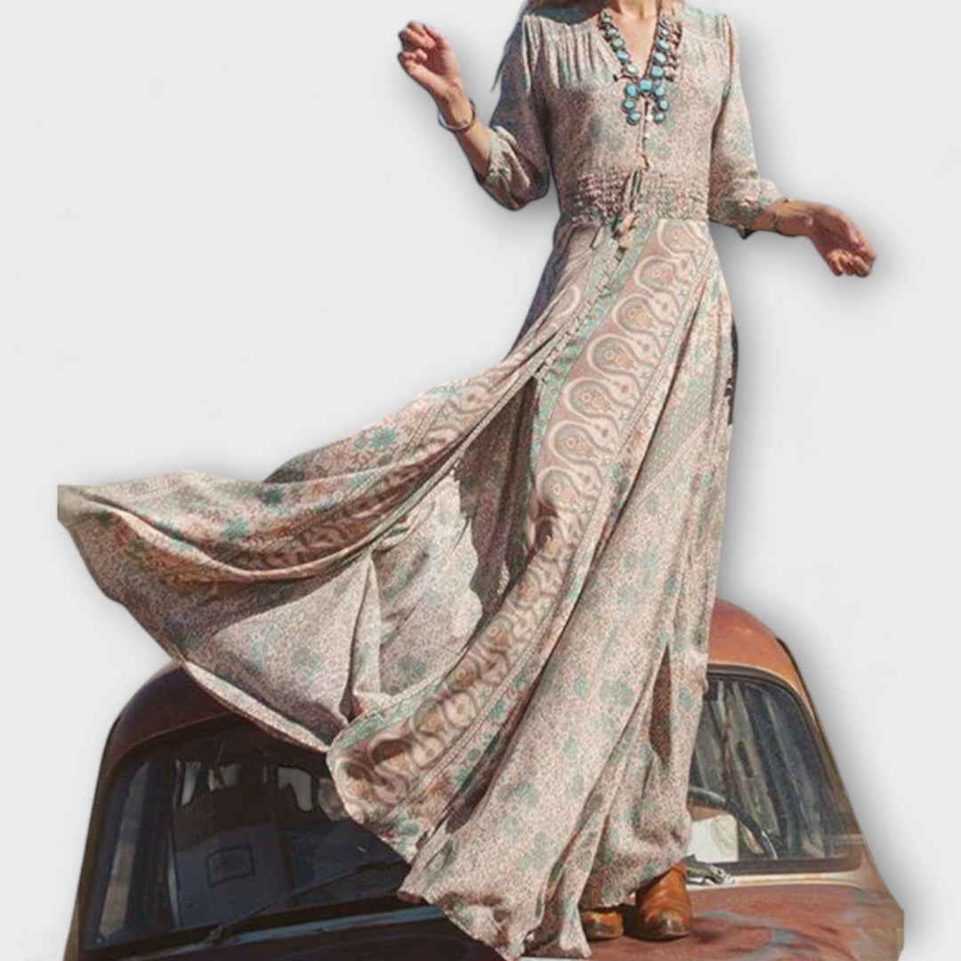 Ilga suknelė švelniu bohemišku stiliumi