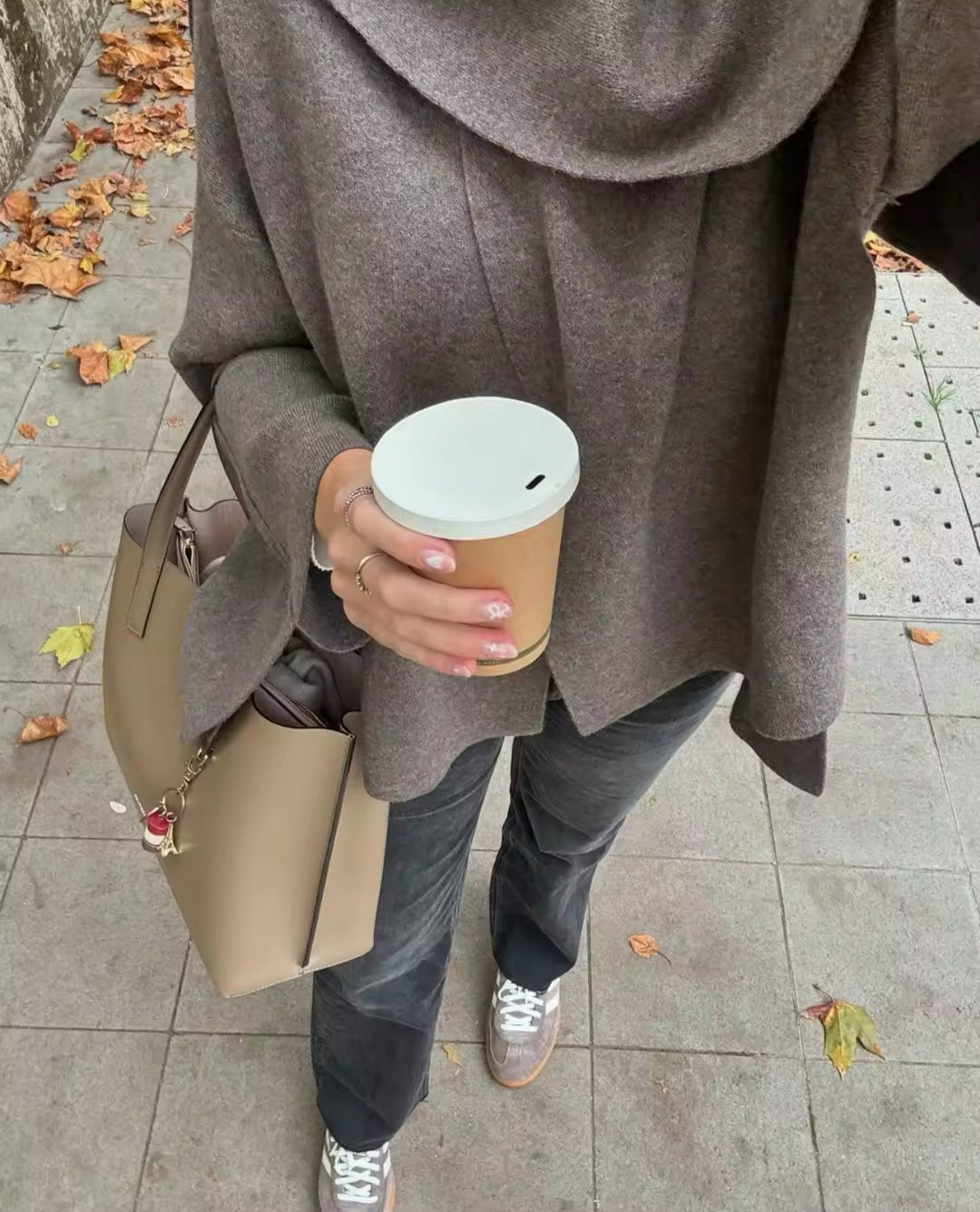 Elena - Stilingas Elegantiškas Cape Paltas