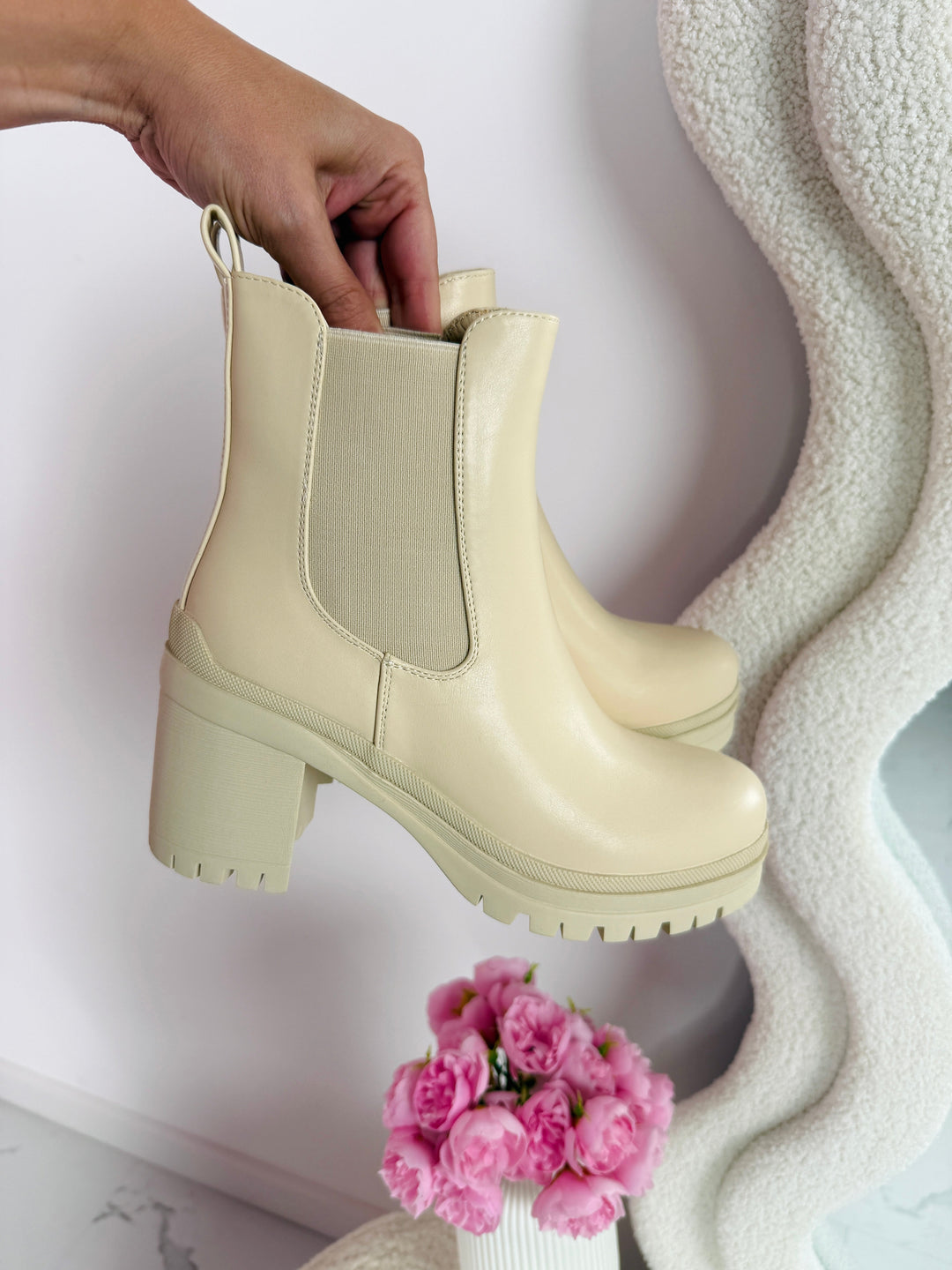 Rūtenė - Bežinės Pakulnės Katytė