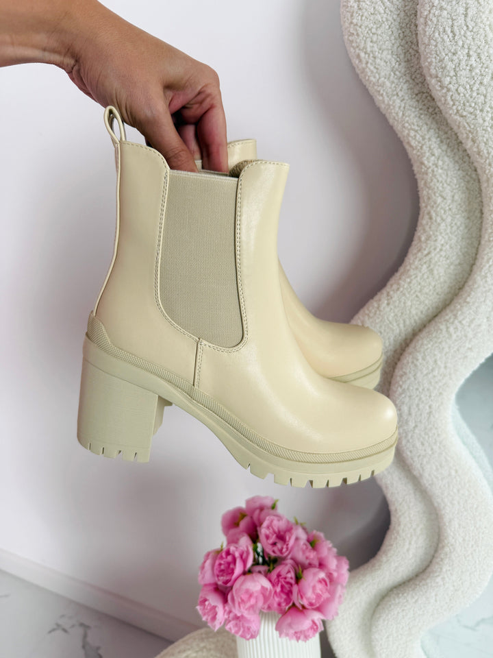 Rūtenė - Bežinės Pakulnės Katytė