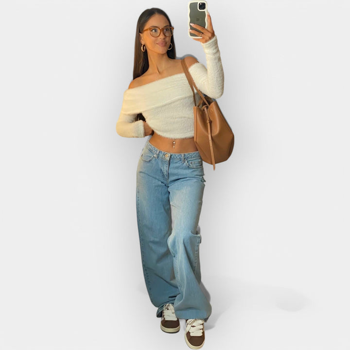 Džinsai su žemu liemeniu.