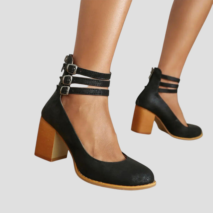 Simona- Batai su kulkšnies dirželiu