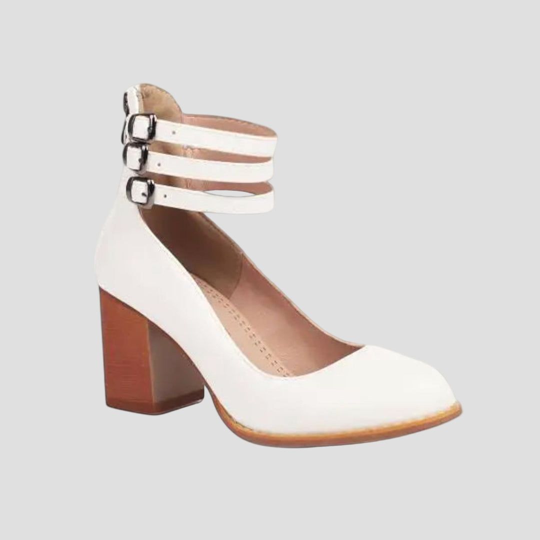 Simona- Batai su kulkšnies dirželiu