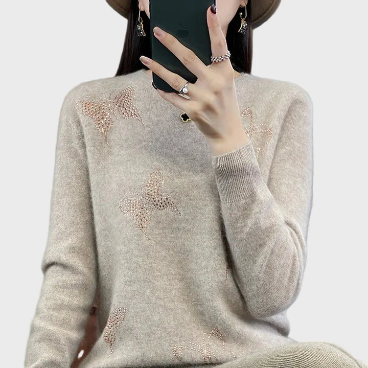 Pynėtas golfas su drugelio raštu