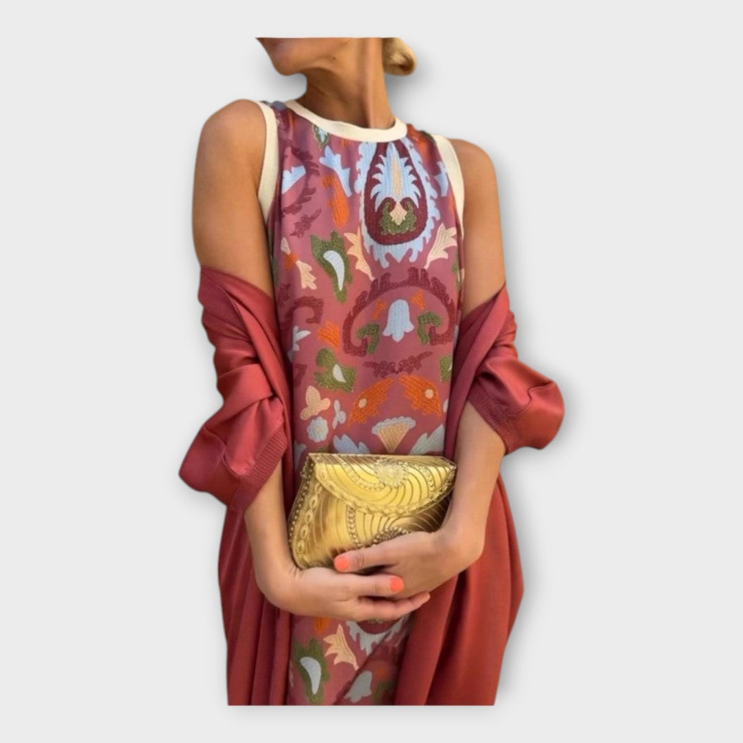 Stilinga Suknelė su Išskirtiniais Raštais