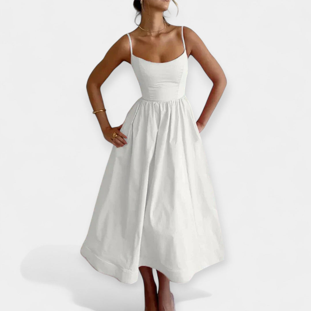 Mini Suknelė su Apvaliu Iškirpimu ir Petnešomis