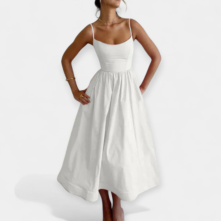 Mini Suknelė su Apvaliu Iškirpimu ir Petnešomis