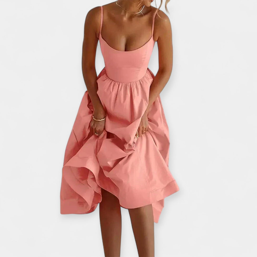 Mini Suknelė su Apvaliu Iškirpimu ir Petnešomis