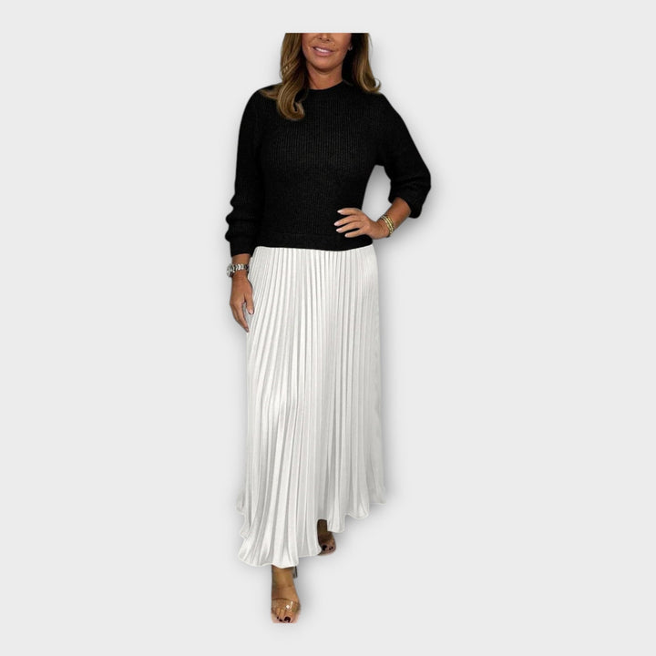 Stilinga Suknelė su Plišuotu Raštu ir Klasikine Estetika