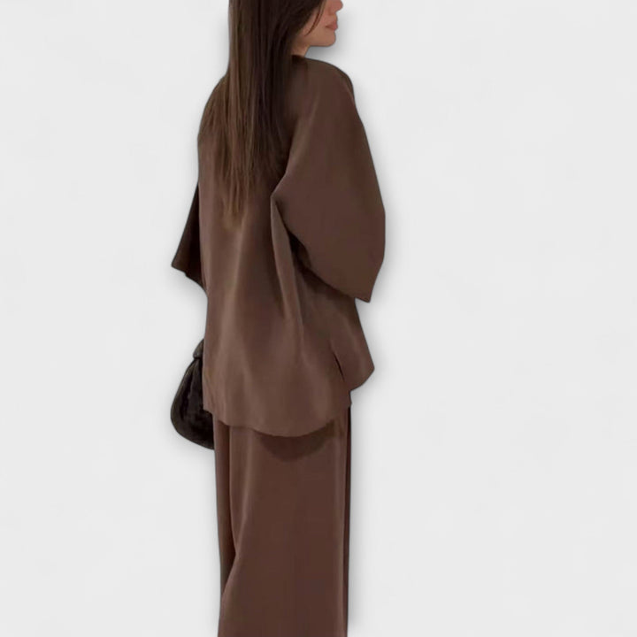 Jacqueline - Atsitiktinis V formos iškirpės topas ir kelnių duetas