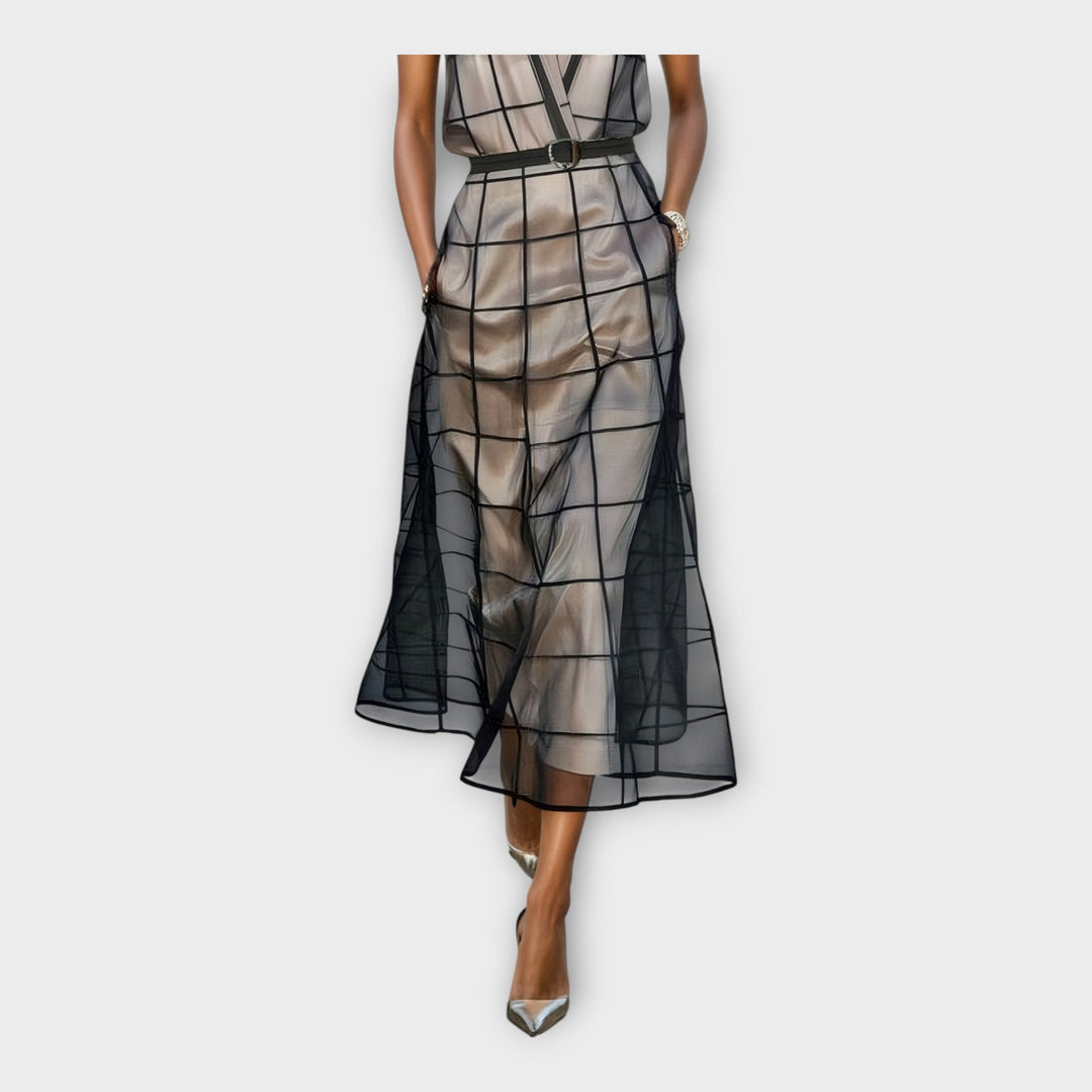 Stilinga suknelė su šiuolaikiniais akcentais ir elegantišku dizainu