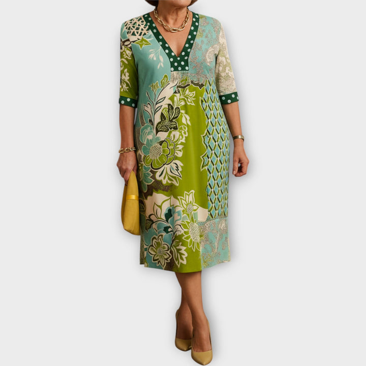 Elegantiška Suknelė su Išskirtiniu Dekolte ir Unikaliu Dizainu