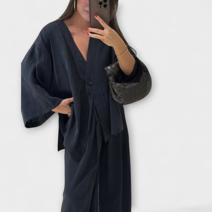 Jacqueline - Atsitiktinis V formos iškirpės topas ir kelnių duetas