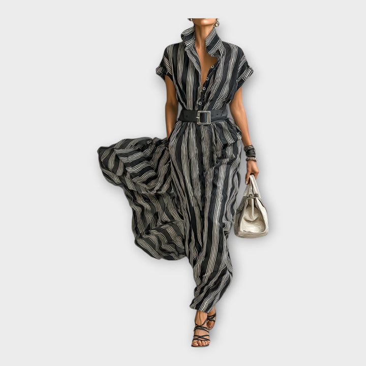 Ilga suknelė su elegantiška ir minimalistine estetika