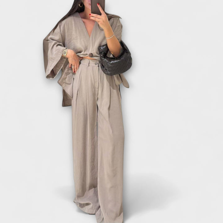 Jacqueline - Atsitiktinis V formos iškirpės topas ir kelnių duetas