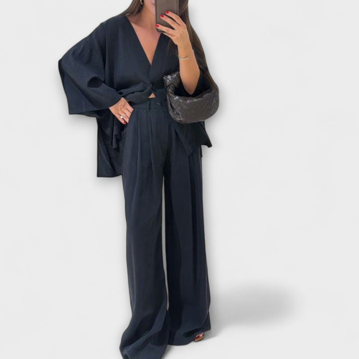 Jacqueline - Atsitiktinis V formos iškirpės topas ir kelnių duetas