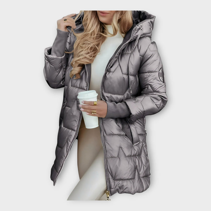 Pūkinė striukė su gobtuvu