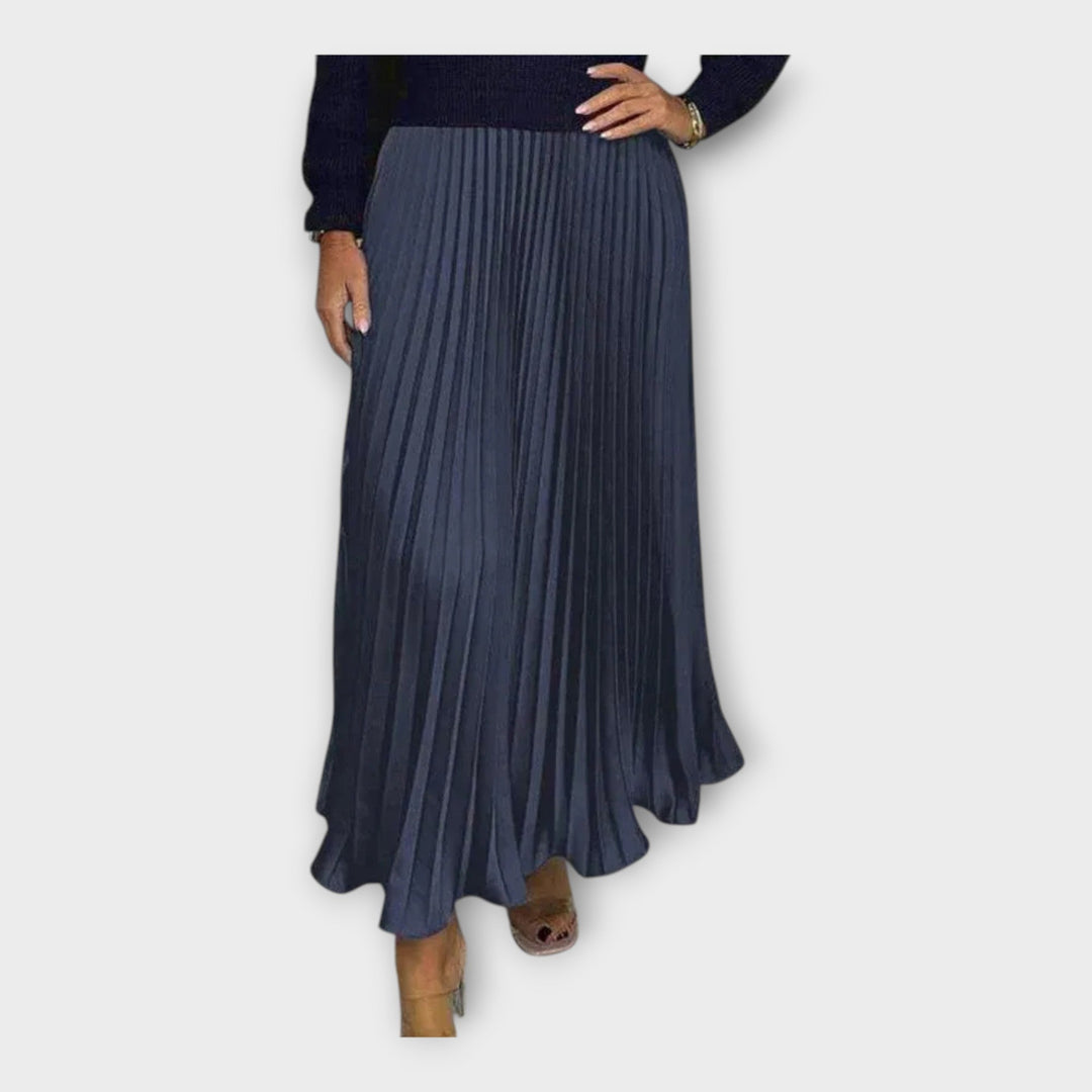 Stilinga Suknelė su Plišuotu Raštu ir Klasikine Estetika