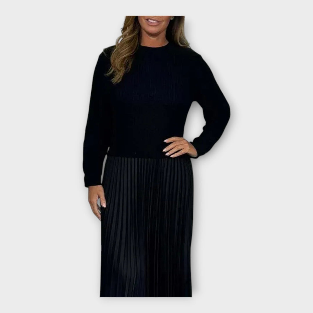 Stilinga Suknelė su Plišuotu Raštu ir Klasikine Estetika