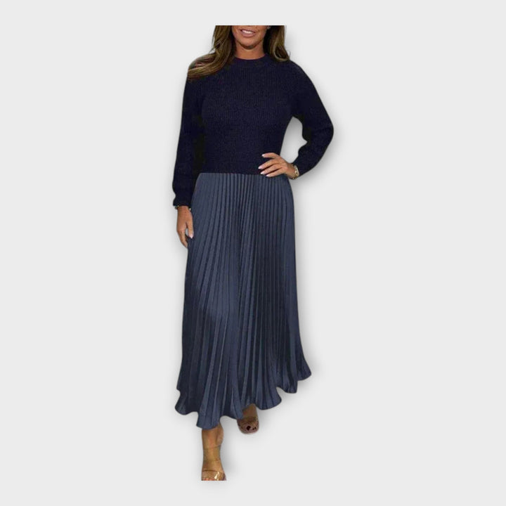 Stilinga Suknelė su Plišuotu Raštu ir Klasikine Estetika